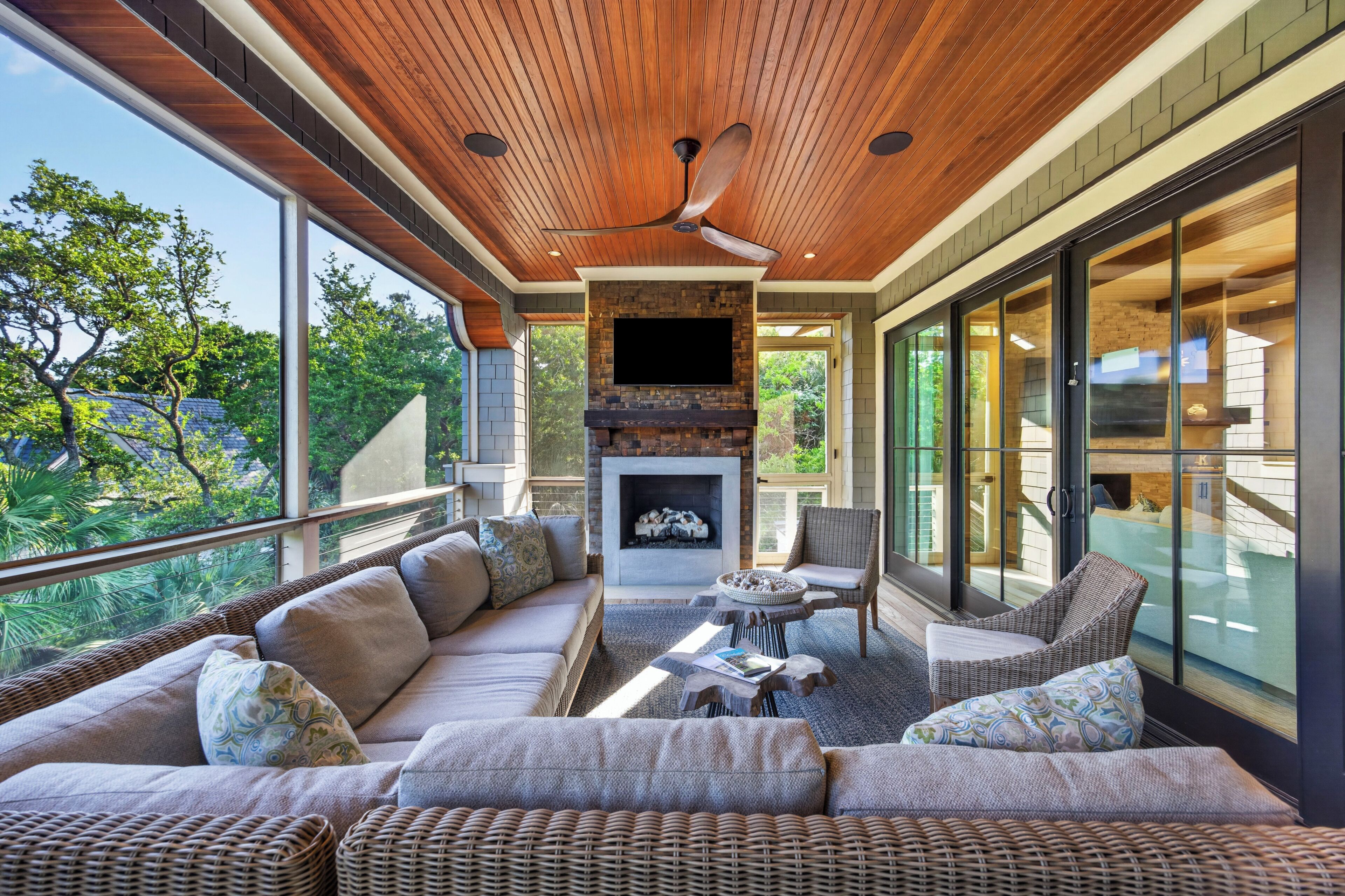 TV, fireplace