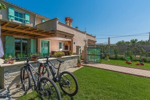 Maison | Cuisine privée | Réfrigérateur, four, plaque de cuisson, cafetière/bouilloire