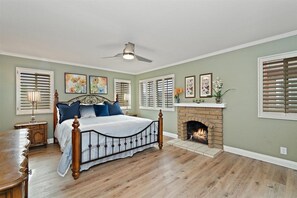 3 slaapkamers, een strijkplank/strijkijzer, reisbedje, gratis wifi