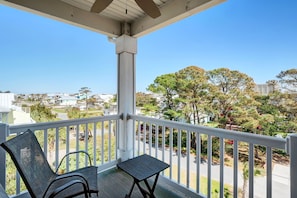 Property grounds - Beautiful 5br/5ba duplex w/ private elevator plus all new furnishings and decor (Carolina Beach)