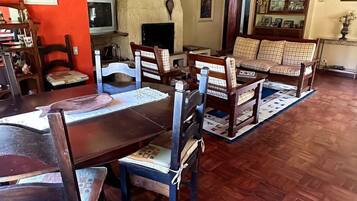 Televisión LCD 15 pulgadas con canales de televisión vía satélite