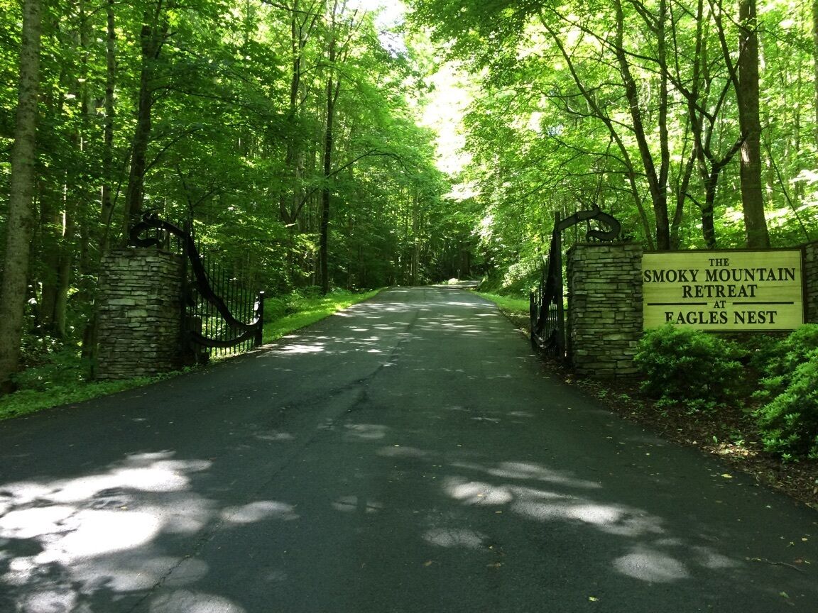 A road leading to The Smoky Mountain Retreat at Eagles Nest.