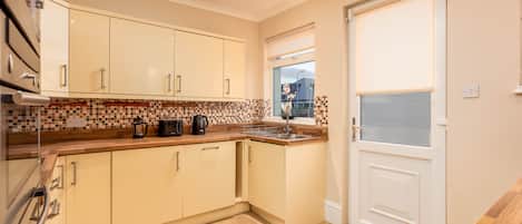 House | Private kitchen | Fridge, oven, stovetop, dishwasher
