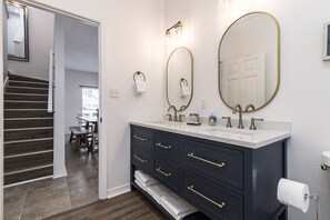 Interior - Destin BeachFun Heated Pool Sleeps 13 2Min Walk to Private Beach Free EV Charger (DESTIN)