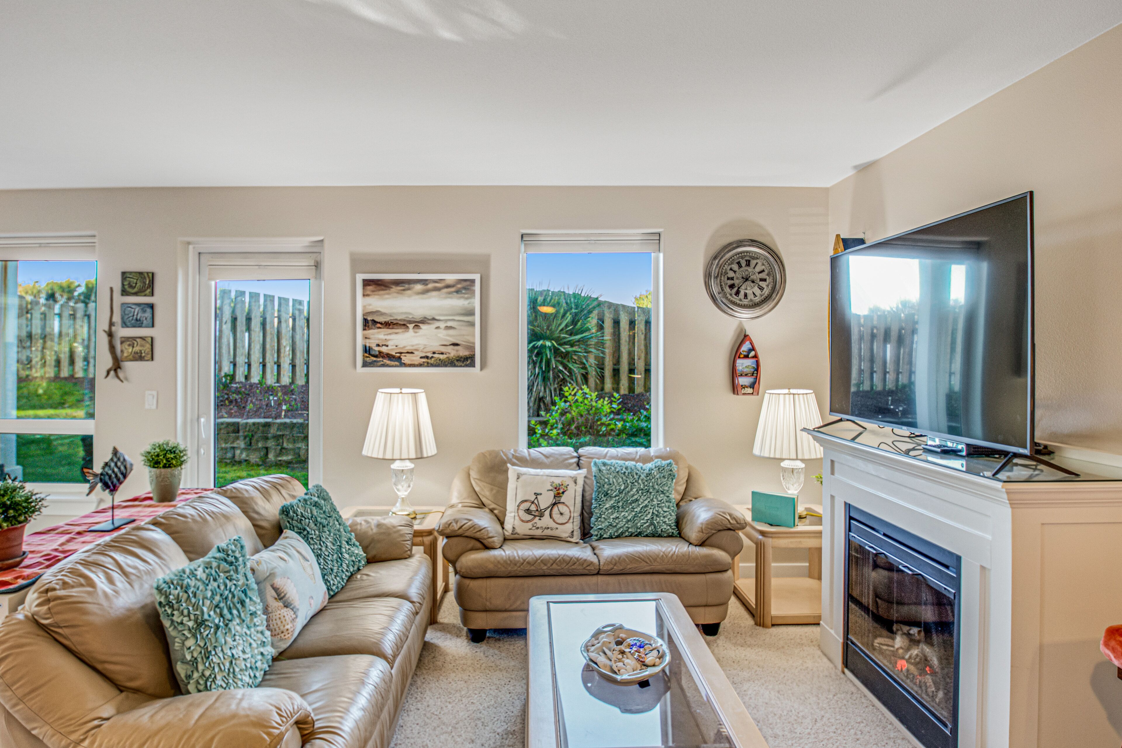 Dog-Friendly, Ground-Floor Condo w/ Fireplace & Jetted Tub - Steps to Beach