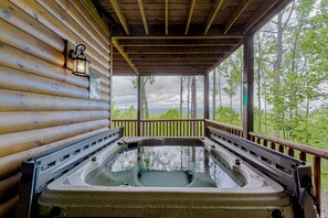 Tina de hidromasaje al aire libre