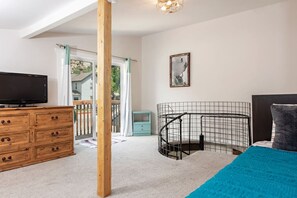 Een bureau, wifi, beddengoed