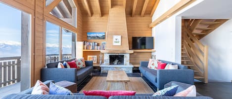 TV, fireplace