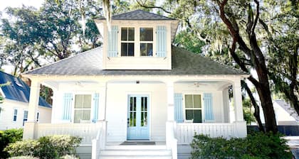 Beautiful Cottage on Hilton Head Island, White