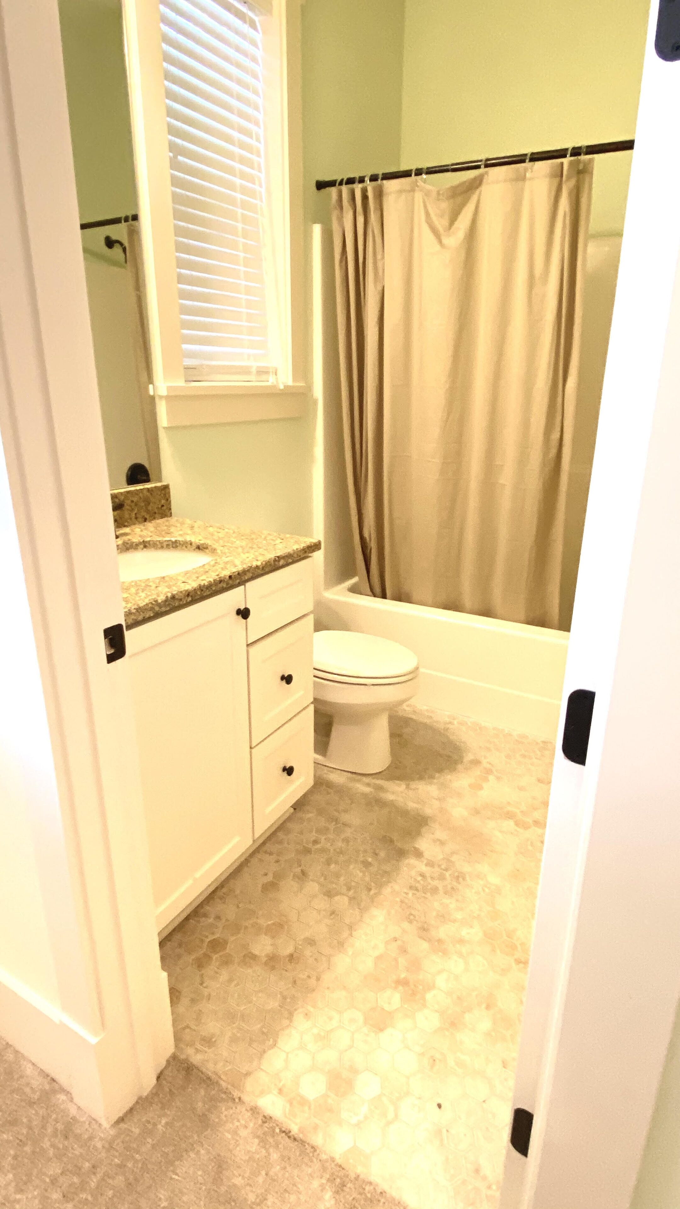 A bathroom with a toilet, sink, and bathtub.