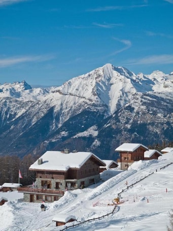 Exterior. Des Alpes (001) - ON THE SLOPES apartment 6 pers