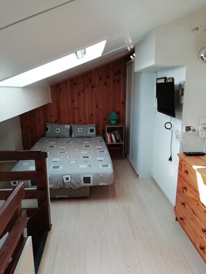 2 habitaciones, tabla de planchar con plancha, internet y ropa de cama 