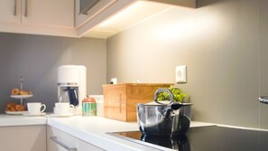 Villa | Dapur peribadi | Peti sejuk/penyejuk beku saiz penuh, ketuhar gelombang mikro, ketuhar 
