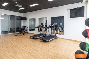 Fitness facility - La Quinta Inn & Suites by Wyndham Corpus Christi Southeast (Corpus Christi)