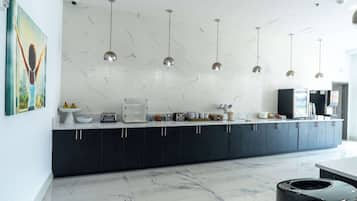 Desayuno continental incluido todos los días