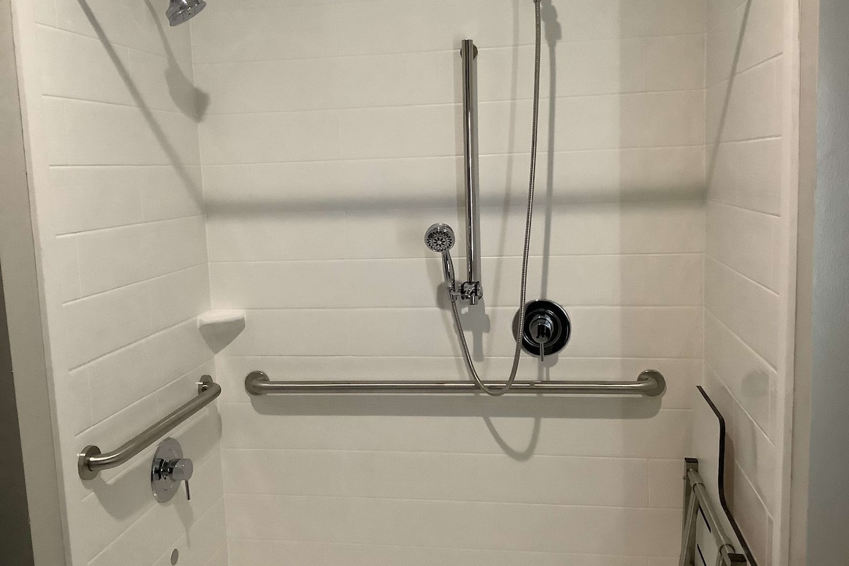 Badkamer met douche