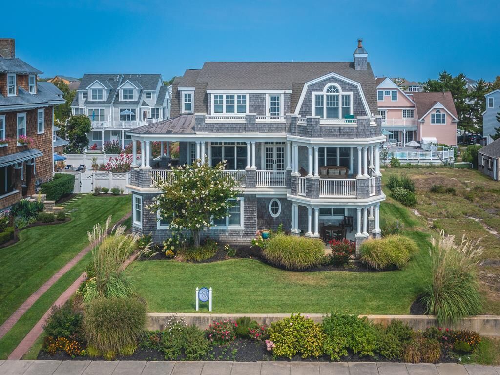 LARGE BEACH FRONT HOME WITH POOL