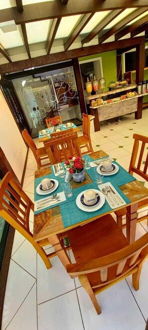 Desayuno continental incluido todos los días 