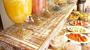 Free daily continental breakfast - Pousada Abacateiro (Búzios)