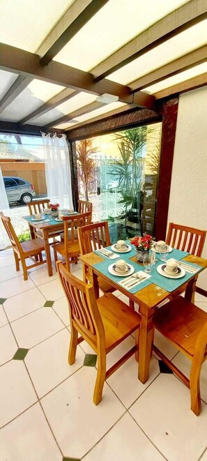 Free daily continental breakfast  - Pousada Abacateiro (Búzios)