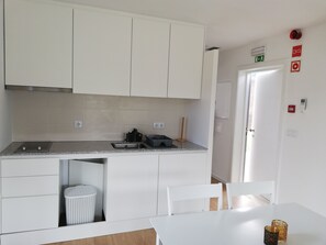 Fridge, stovetop, coffee/tea maker, electric kettle