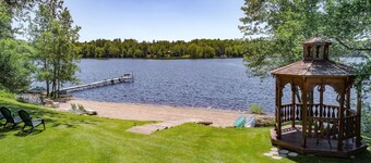 Historic prohibition Lodge next to golf course with private beach