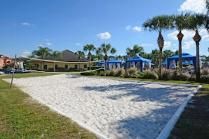 House, 4 Bedrooms | Sports court