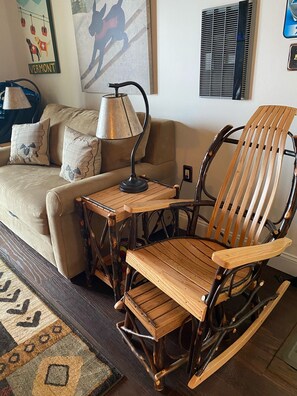 Smart TV, books, stereo, computer monitors - Luxury condo, slope side located at the top of Sugar Mountain. GREATVEIWS!  (Sugar Mountain)