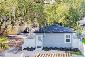 Exterior - · Heights Hideaway. Smart TV. Wi-Fi (Tampa)