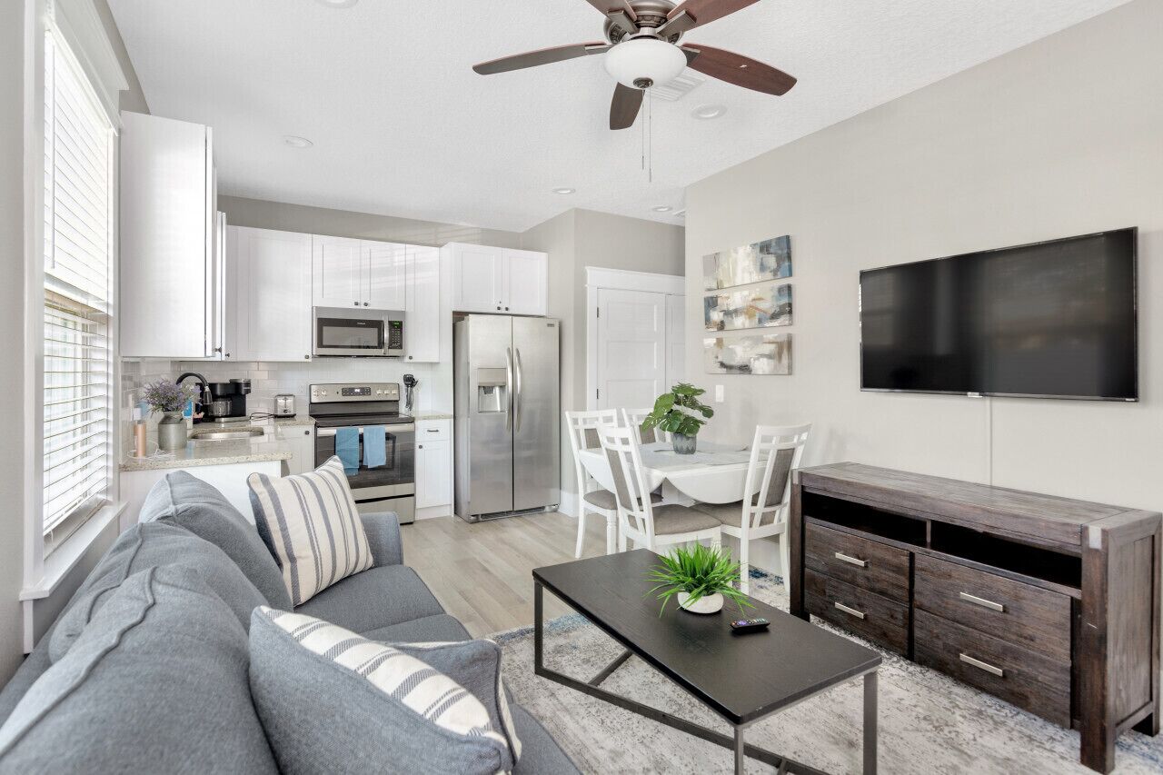 · Heights Hideaway.  Smart TV. Wi-Fi