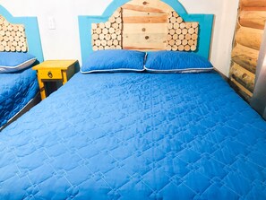 Standard Double Room | Iron/ironing board, bed sheets - Simatiri Hotel y Cabañas by Rotamundos (Bocoyna)