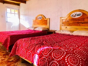 Cabaña estándar | Tabla de planchar con plancha y ropa de cama