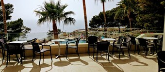 Luxurious bungalow with beautiful sea view