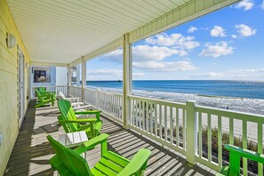 Property grounds - Casablanca - Luxury Oceanfront Home in Cherry Grove with Game Room & Pool (North Myrtle Beach)