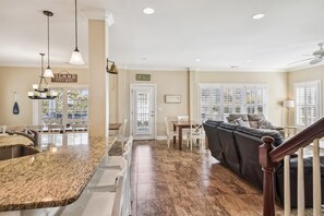 المنشأة من الداخل