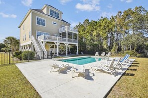 حمّام سباحة خارجي