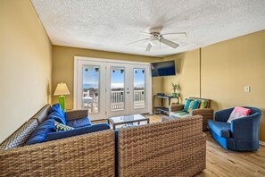 テレビ、DVD プレーヤー