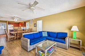 テレビ、DVD プレーヤー