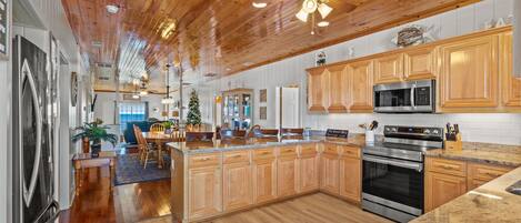 Kühlschrank, Mikrowelle, Ofen, Geschirrspüler