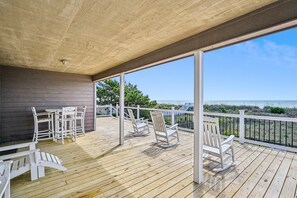 Outdoor dining - Savannah, Oceanfront 6BR 6BA with Outdoor Pool and Tanning Ledge (North Myrtle Beach)
