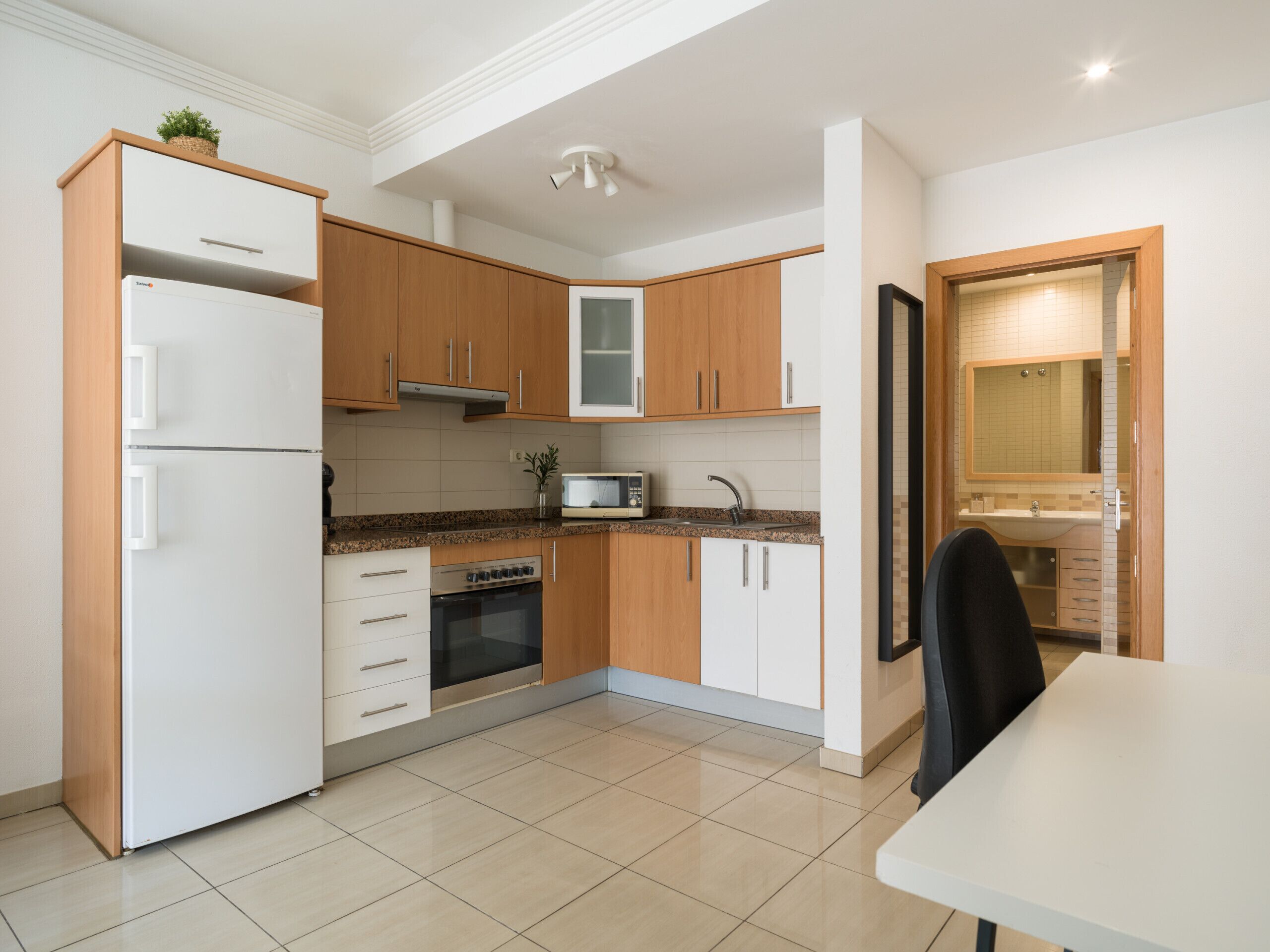 Fridge, microwave, oven, coffee/tea maker