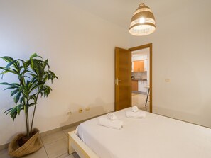 1 chambre, lit parapluie, Wi-Fi gratuit, draps fournis