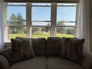 Smart TV, fireplace, DVD player