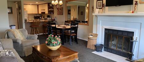 Smart-TV, Kamin, DVD-Player