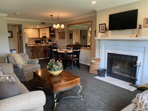 Smart TV, fireplace, DVD player - Ski in Ski out! top of the A quad chairlift (Ludlow)