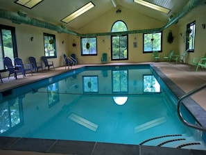 Indoor pool, a heated pool - Ski in Ski out! top of the A quad chairlift (Ludlow)