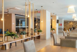 Dining - Hilton Garden Inn Itajai (Itajai)