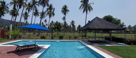 Piscine extérieure, piscine chauffée