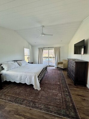 4 bedrooms, iron/ironing board, free WiFi, bed sheets - Catch N Relax by Chatuge Home Concierge on Lake Chatuge | Hot Tub, Fire Pit & Private Boat Dock (Hiawassee)