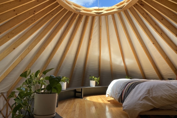 1 soverom, skrivebord, wi-fi (inkludert) og sengetøy